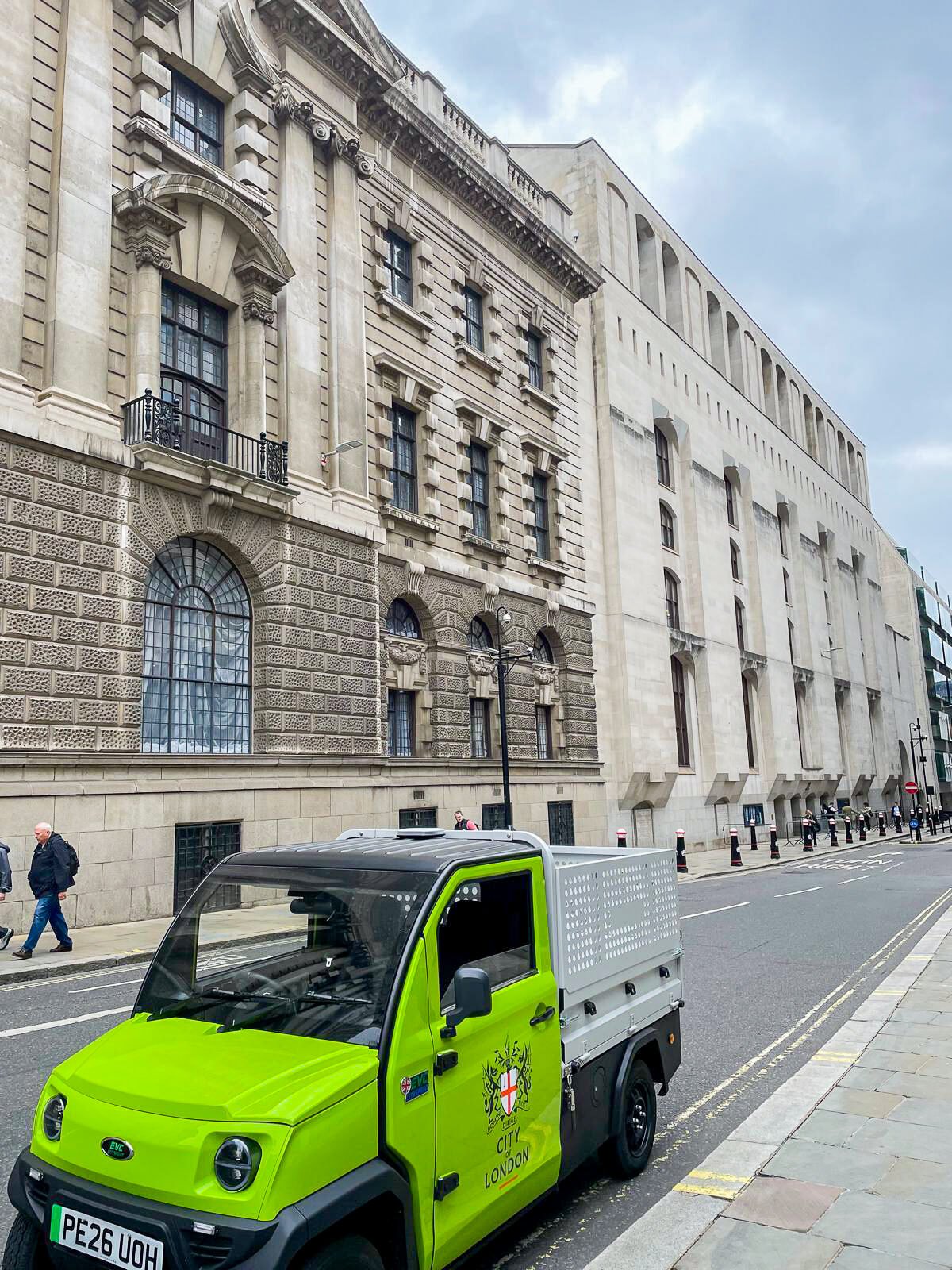CitySprint dropsider body on a City of London street